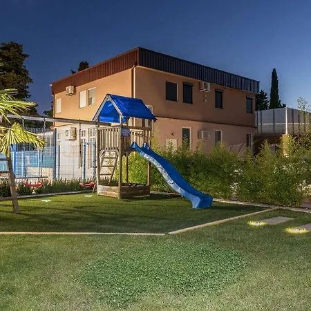 Istra Kamen Comfortable Вилла Valtura