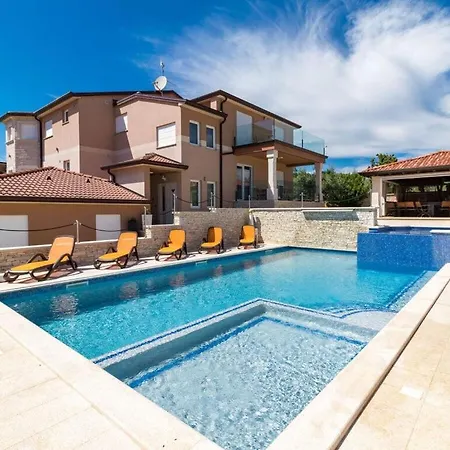 Istra Kamen Comfortable Вилла Valtura